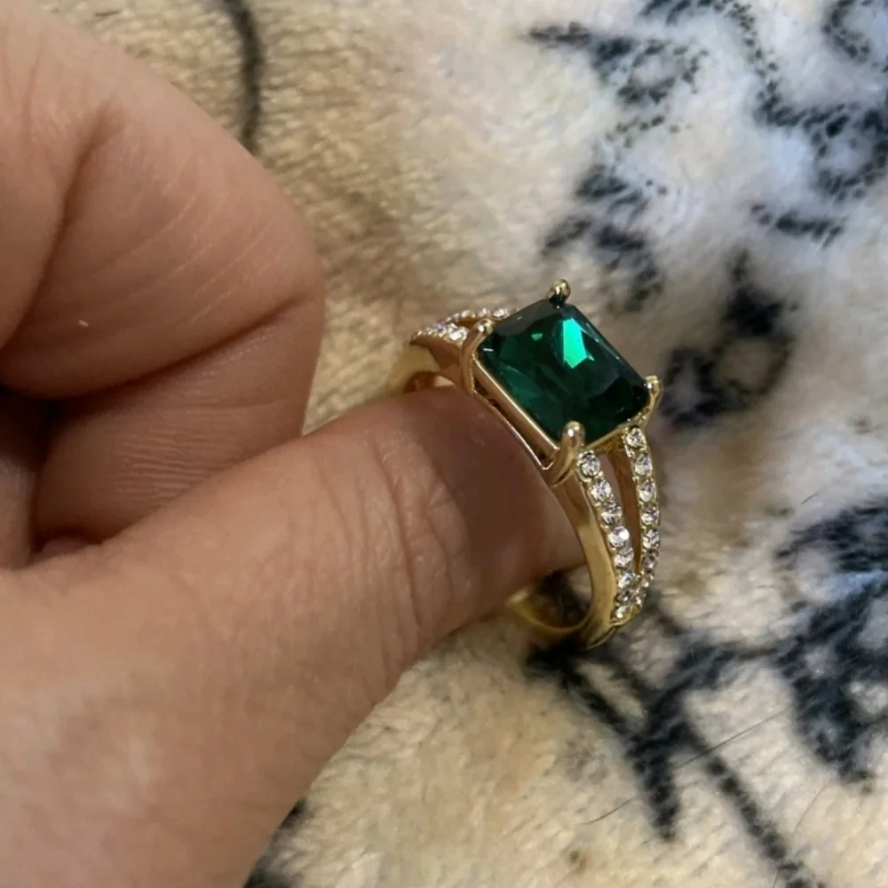 NWT Charter Club Size 11 Gold Colored Green Stone Shiny Ring